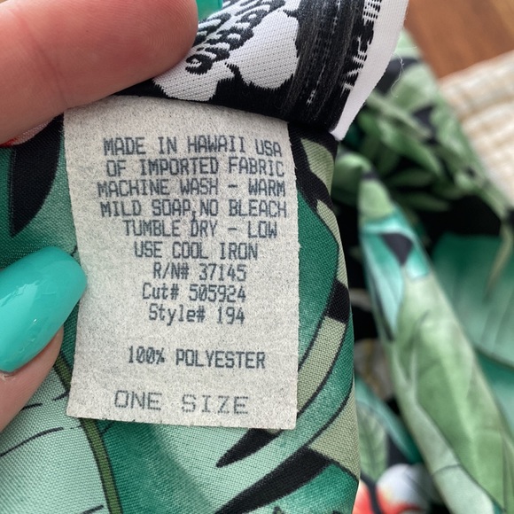 Gorgeous Hawaiian sarong/wrap - Picture 4 of 5